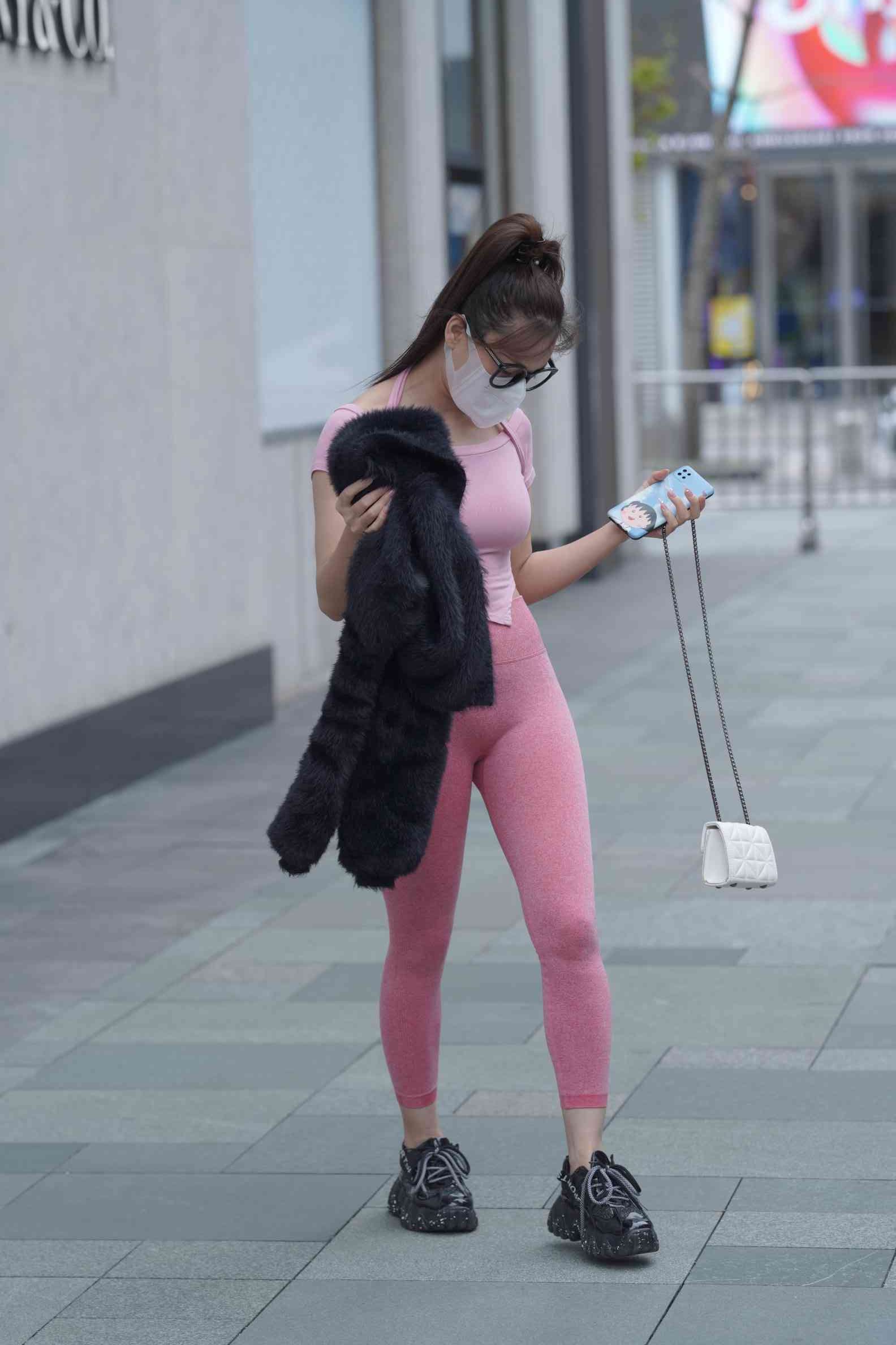 粉红色瑜伽裤的眼镜妹妹【93P】04019-学姐图库