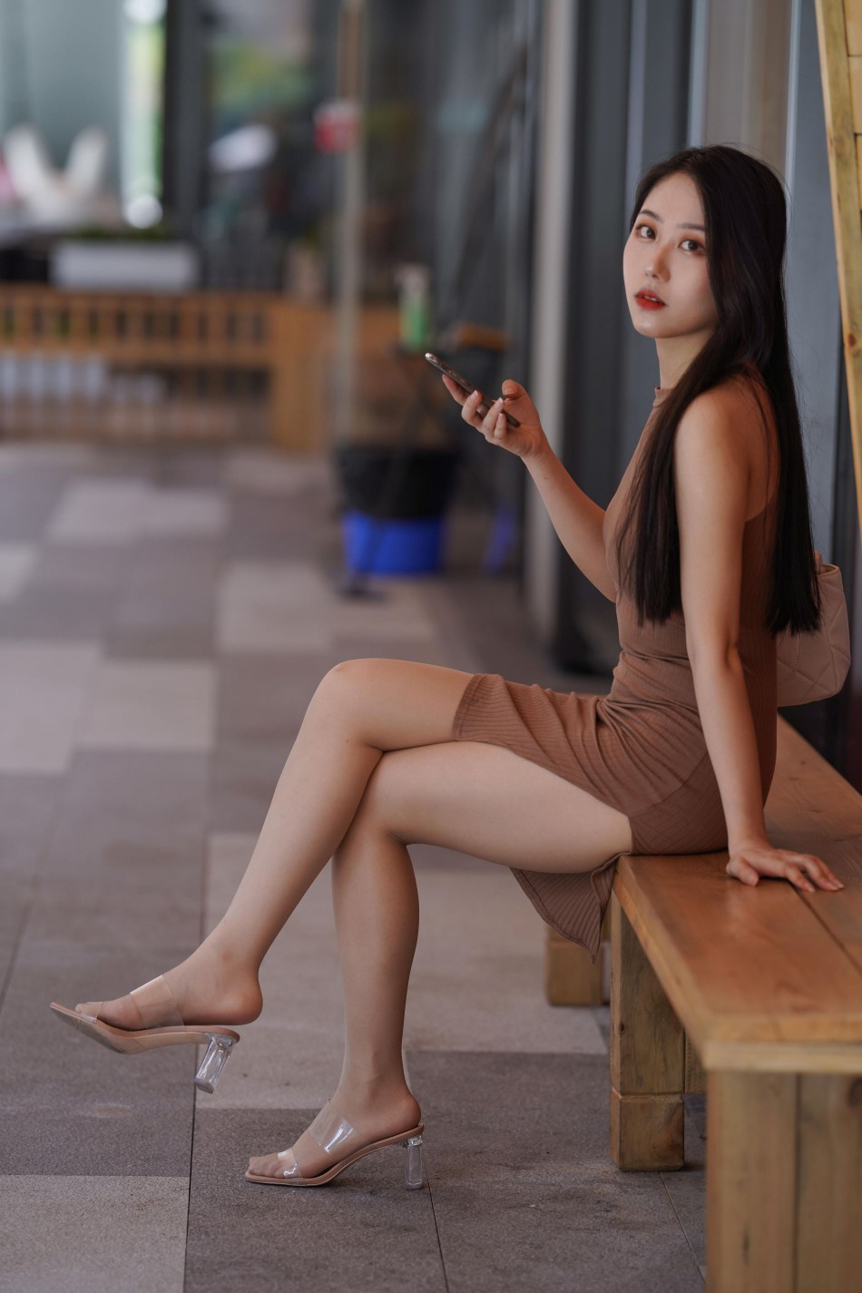 图片[5]-超有女人味的姑娘短裙逛街【400P】00049-学姐图库