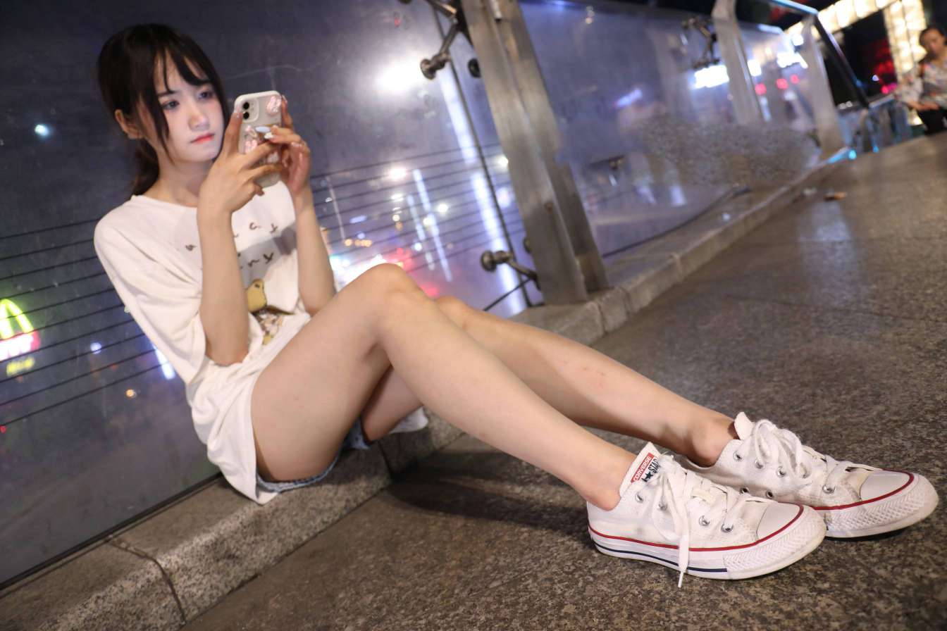 图片[3]-KTV里唱歌的长腿帆布鞋女孩【102P】20015-学姐图库