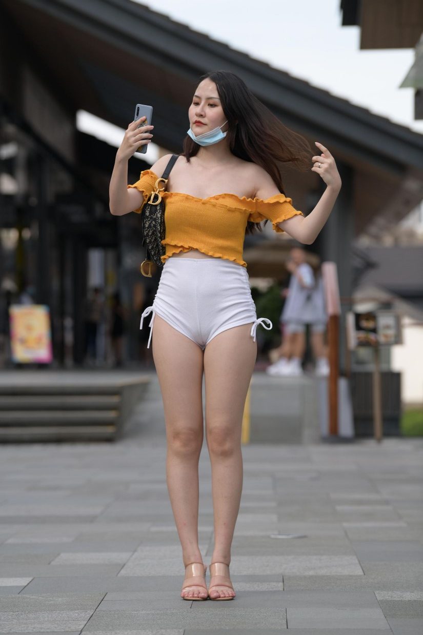 高腰白色短裤的漂亮女孩【767P】00065-学姐图库