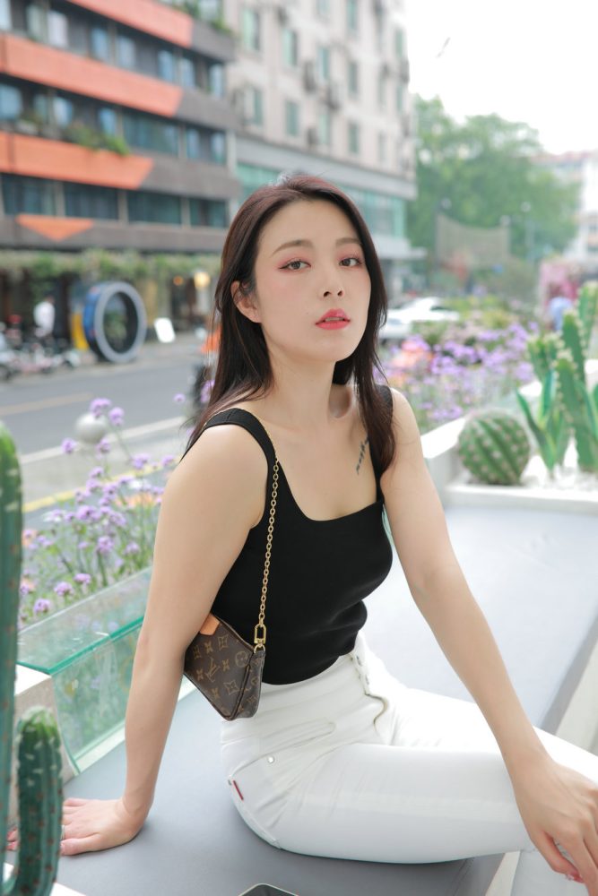 非常漂亮的白色紧身裤女孩J2055 895P2V-24.5GB-学姐图库