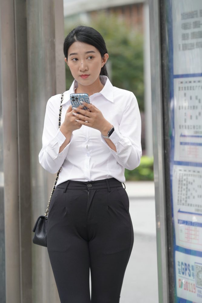 图片[3]-等公交的制服女人J2130 976P2V-29.5GB-学姐图库