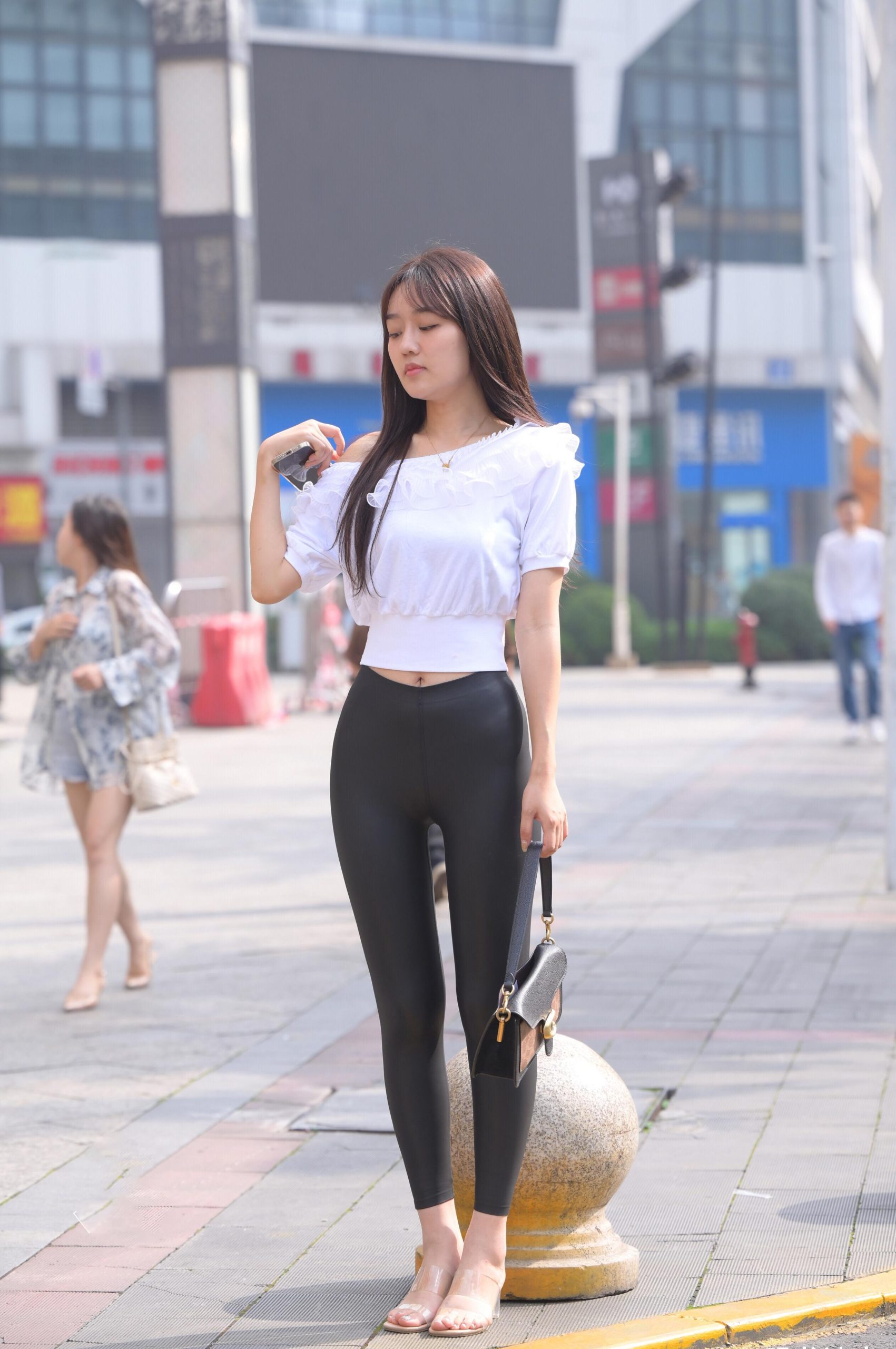 图片[4]-笑容非常甜美且治愈的皮裤女孩 J1945 751P1V-22.1GB-学姐图库