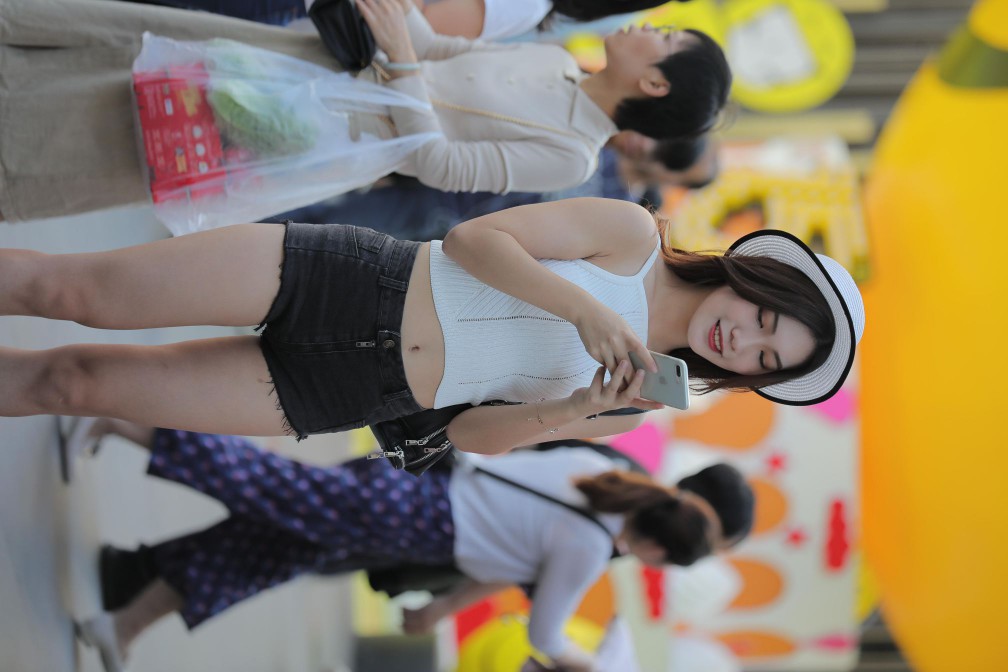 图片[2]-非常时尚阳光的牛仔热裤女孩【808P】00064-学姐图库