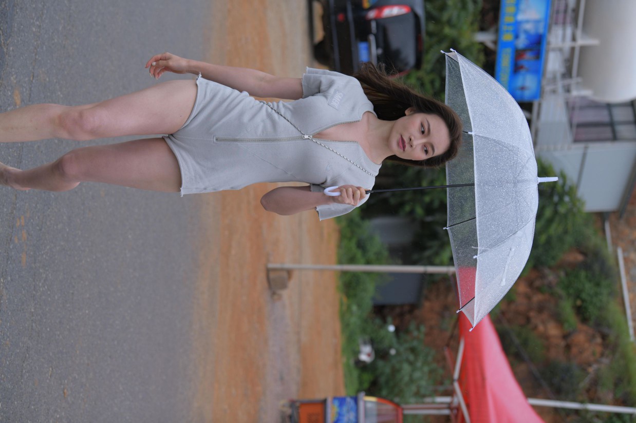 图片[5]-阴雨天在海边骑车的长发女人【156P】00044-学姐图库