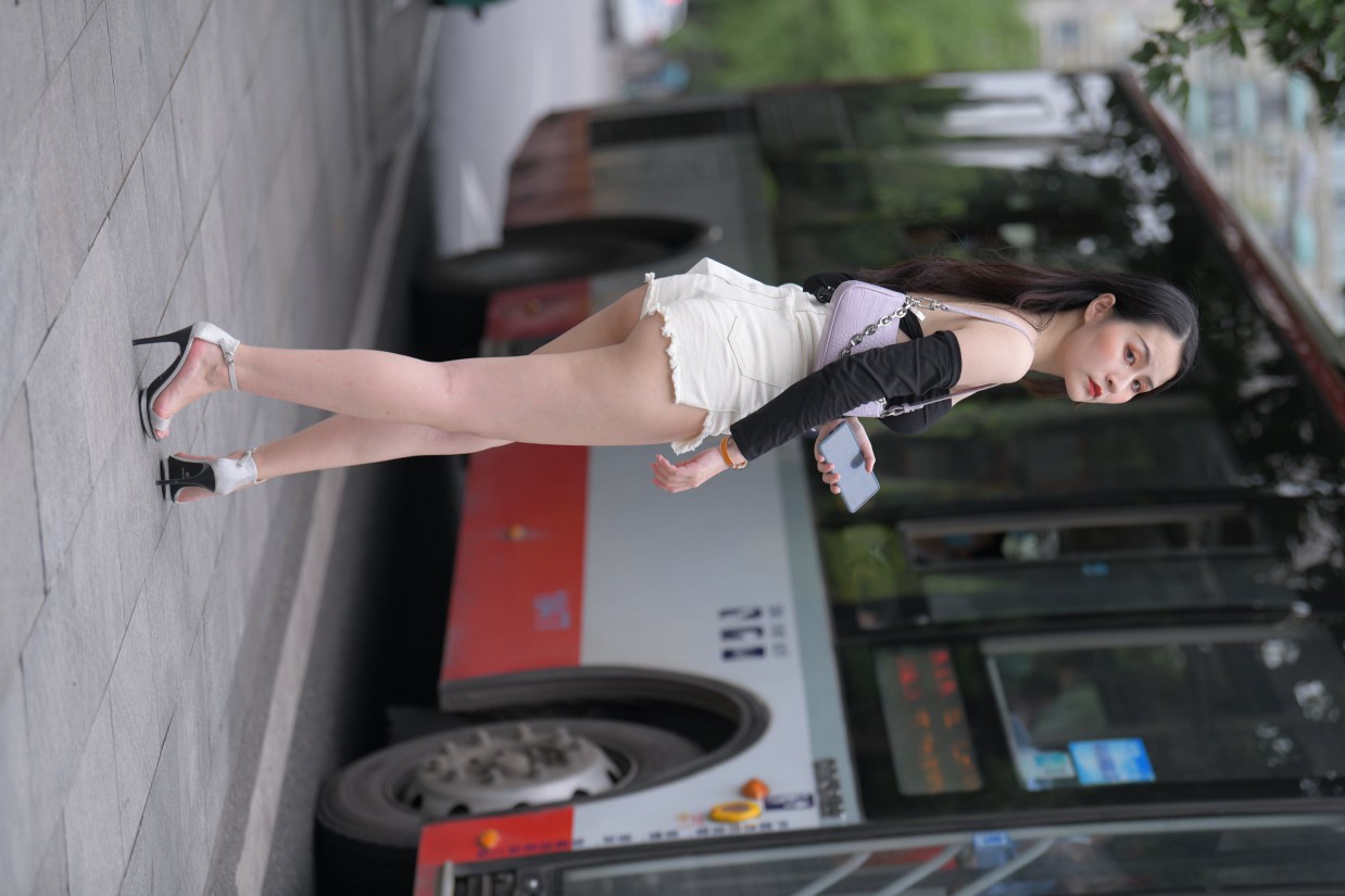 图片[3]-长发飘飘的白色热裤美丽女孩【49P】00029-学姐图库