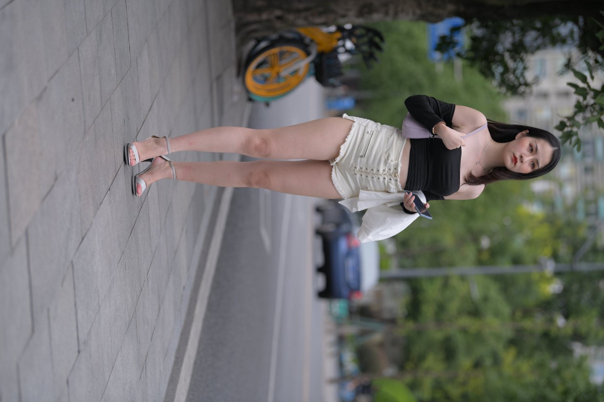 图片[4]-长发飘飘的白色热裤美丽女孩【49P】00029-学姐图库