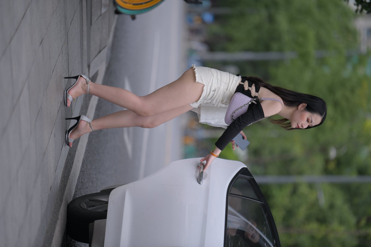图片[6]-长发飘飘的白色热裤美丽女孩【49P】00029-学姐图库