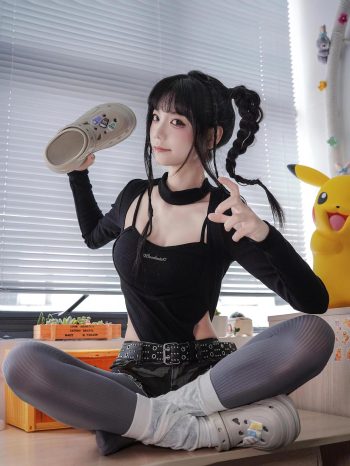 图片[10]-牛仔热裤+灰丝姑娘玩自拍-学姐图库