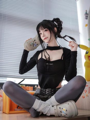图片[5]-牛仔热裤+灰丝姑娘玩自拍-学姐图库