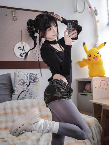 图片[2]-牛仔热裤+灰丝姑娘玩自拍-学姐图库