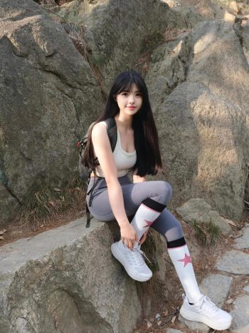 图片[7]-爱爬山的瑜伽裤MM，太甜美了！~-学姐图库