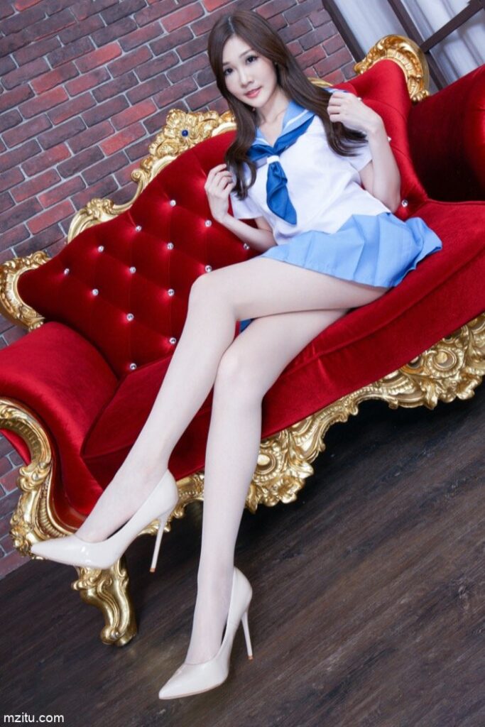 成熟迷人的美少妇，美腿纤细白皙真性感-学姐图库