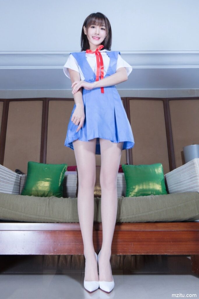 台湾妹子好甜美，一双大白腿让人移不开眼！-学姐图库