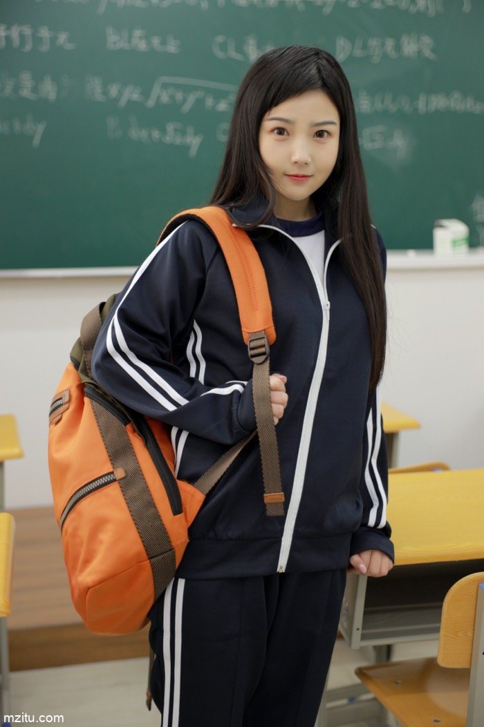 清纯校花课堂脱衣！模特徐微微童颜巨乳本色出演-学姐图库