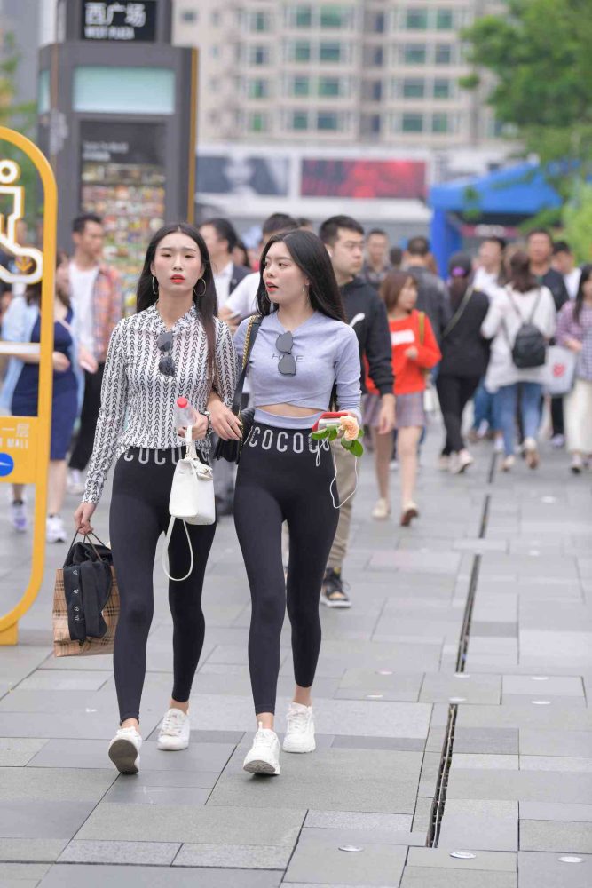 【免费】逛街的两个瑜伽裤姑娘【40P】04030-学姐图库