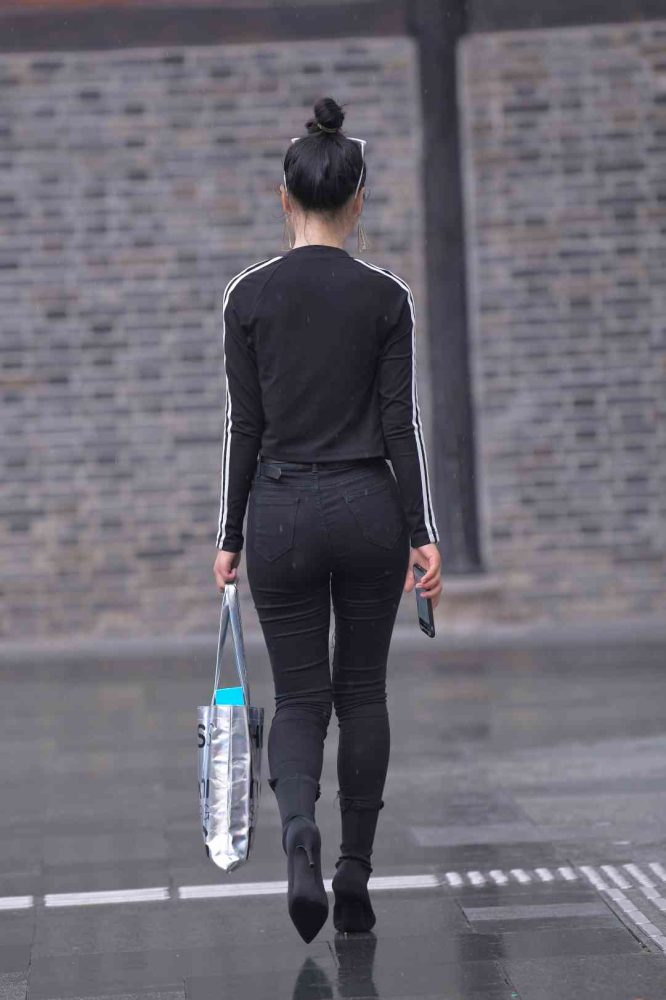 【免费】酷酷的紧身牛仔裤女人【7P】04038-学姐图库