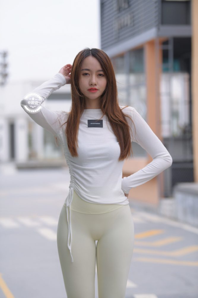 漂亮的白色瑜伽裤女孩 J1441 696P1V-21.4GB-学姐图库