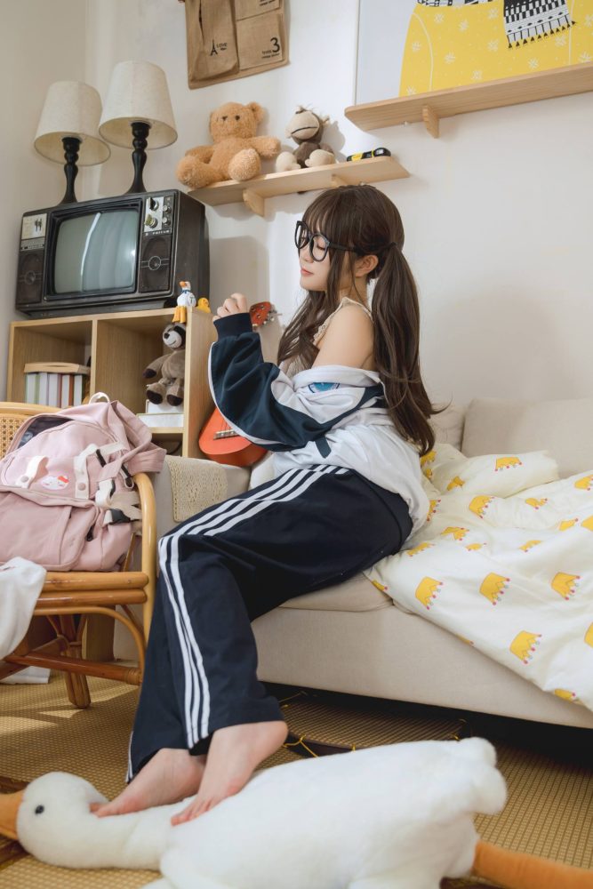 穿校服的双马尾女孩【64P】20010-学姐图库