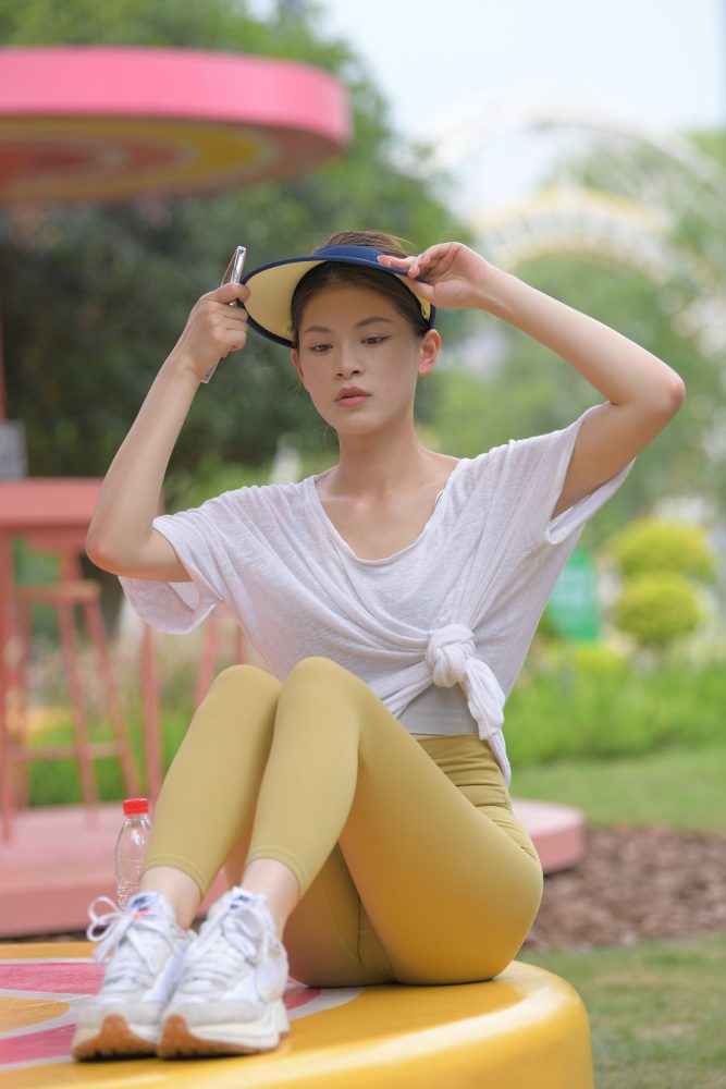 戴着遮阳帽的瑜伽裤女孩J2965 796P1V-27.1GB-学姐图库