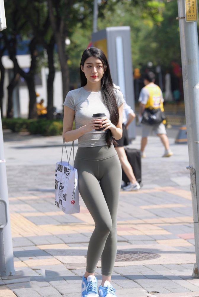 在外面逛街的瑜伽裤女孩J2240 449P1V-16.7GB-学姐图库