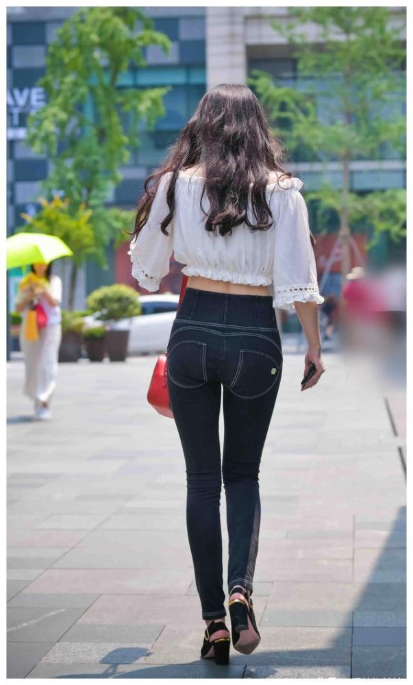 紧身牛仔裤卷发姑娘 J1726 103P-2.28GB-学姐图库