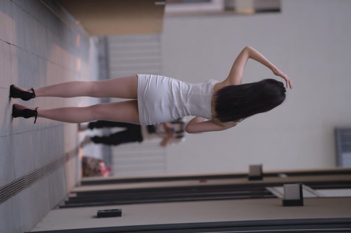 长发女孩紧身短裙特别显身材【245P】00040-学姐图库