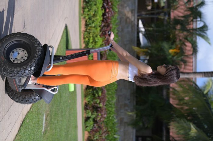 骑着平衡车的橘黄色瑜伽裤妹妹【620P】00054-学姐图库