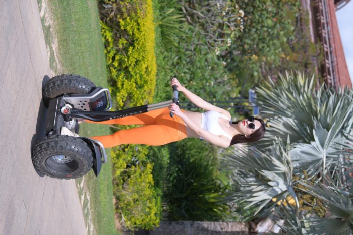 骑着平衡车的橘黄色瑜伽裤妹妹【620P】00054-学姐图库