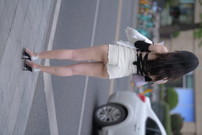 长发飘飘的白色热裤美丽女孩【49P】00029-学姐图库