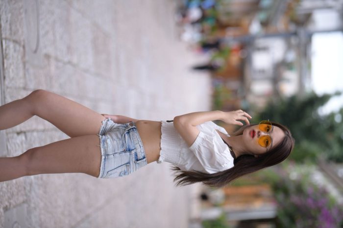 戴太阳镜的牛仔短裤紧身牛仔MM【167P】00021-学姐图库