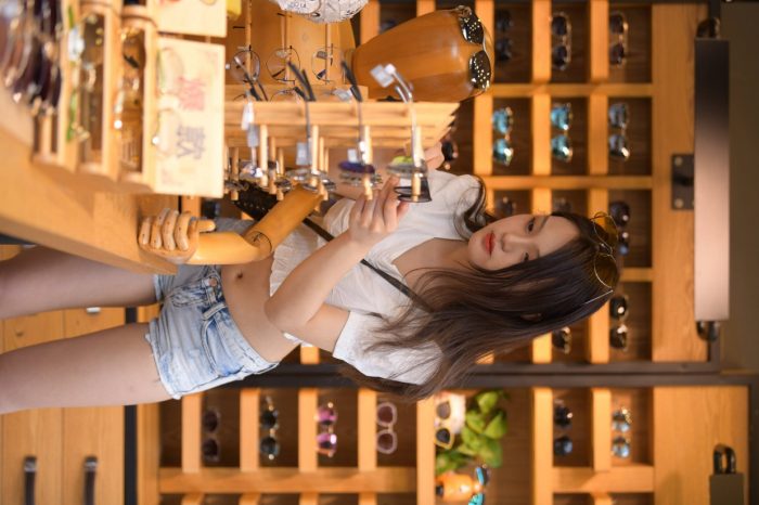 头戴花环的南方姑娘身穿紧身牛仔短裤【161P】00028-学姐图库