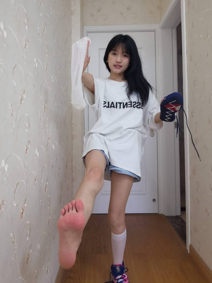 调皮的白袜女孩【149P】20017-学姐图库