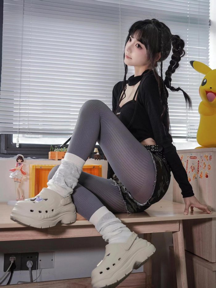 牛仔热裤+灰丝姑娘玩自拍-学姐图库