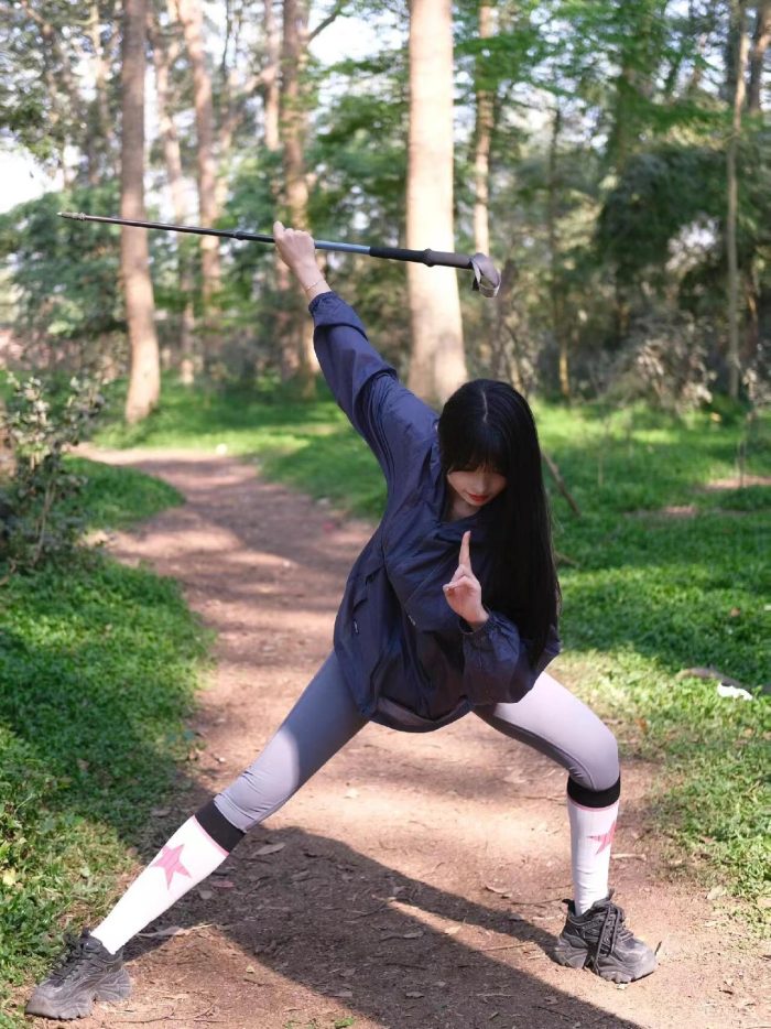 爱爬山的瑜伽裤MM，太甜美了！~-学姐图库