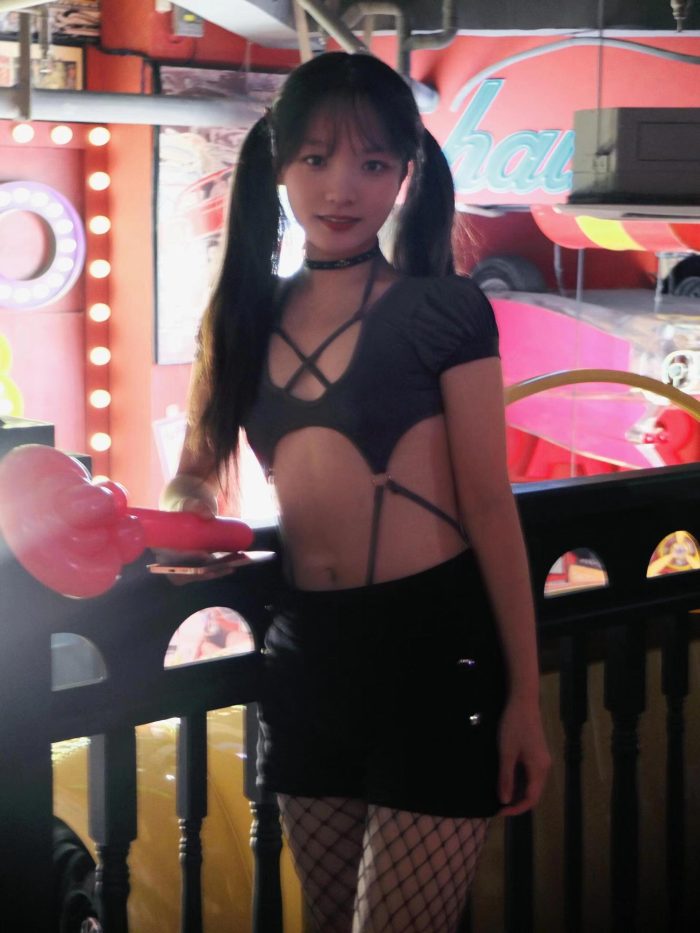 网格丝袜的清纯双马尾小姑娘-学姐图库